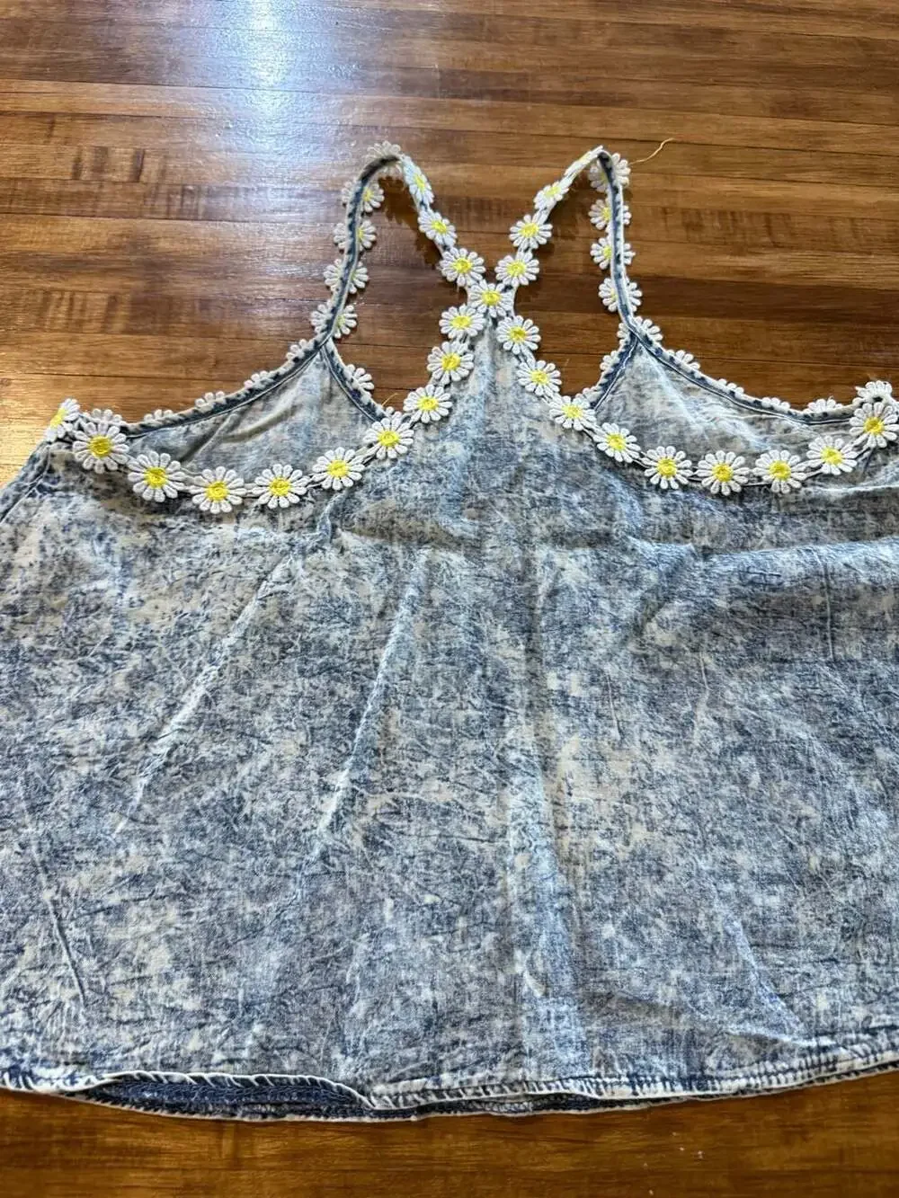 Y2K 36 Point 5 Embroidered Daisy Flower Racer Back Denim Print Top (g17)